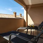Elegantes Familienhaus Mit Privatem Pool